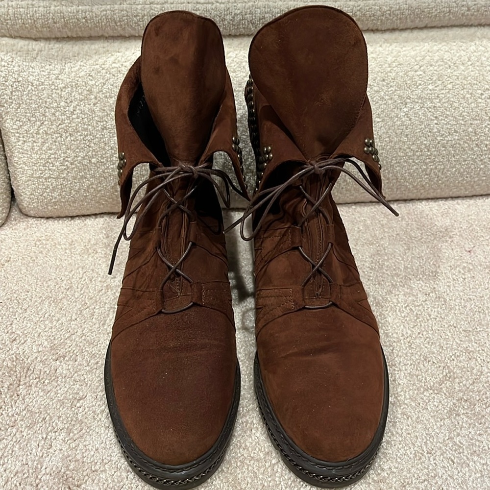 Stuart Weitzman SZ10  walnut suede bootie excellent condition